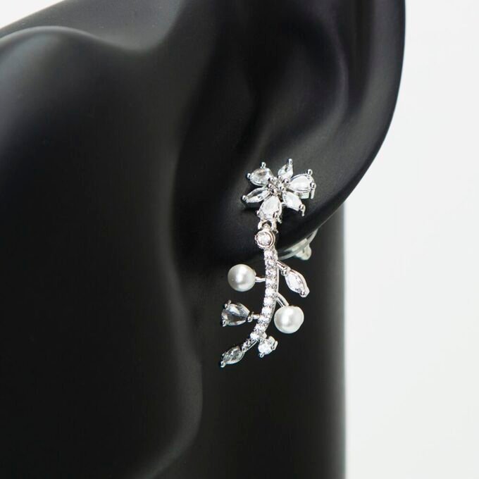 Ethereal Grace: American Diamond & Pearl Vine Necklace Set